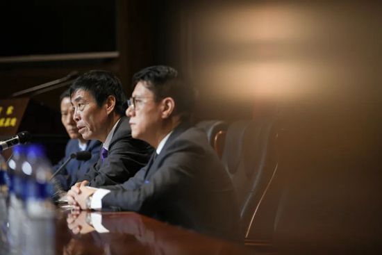 内维尔这样写道：“在我看来，这支球队比去年更有可能赢得联赛冠军。